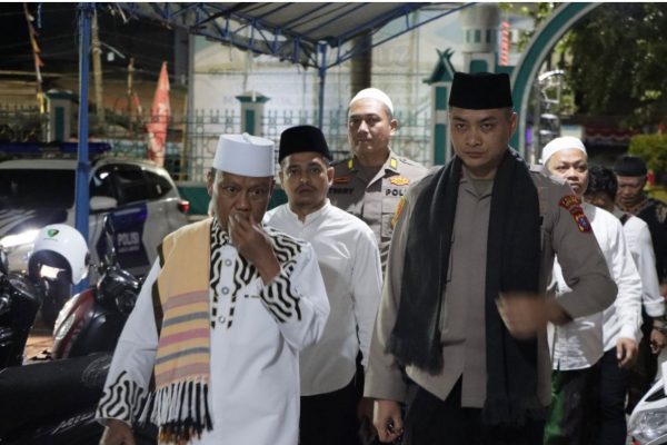 Polres Kotabaru Hadirkan Ustadz Das’ad Latif Dalam ‘Polisi Pejuang Subuh’