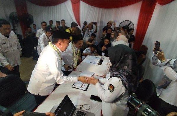 Diiringi Salawat Badar, Muhidin dan Hasnur Daftar Bakal Cagub-Cawagub Kalsel ke KPU