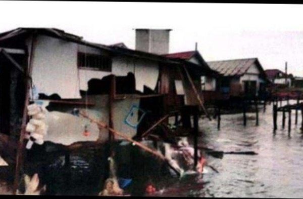 Suasana Terkini Perairan di Muarakintap Tala, Sebagian Korban Gelombang Besar Masih Ngungsi