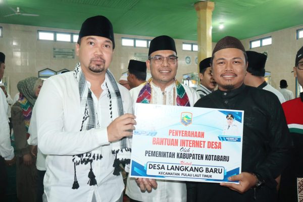 Wakil Bupati Kotabaru Salurkan Bantuan pada Safari Ramadan di Dua Kecamatan
