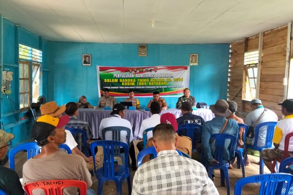 Satgas TMMD ke-123 Kodim 1004/Kotabaru Gandeng Polsek Pamukan Selatan Gelar Sosialisasi Kamtibmas dan Bahaya Narkoba di Desa Talusi