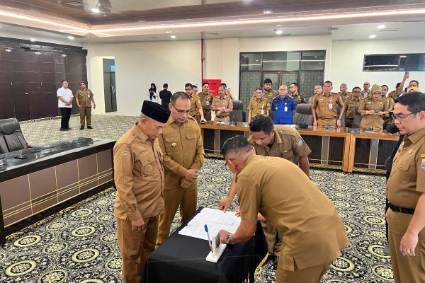 Bupati Kotabaru Menandatangai Piagam Audit Internal