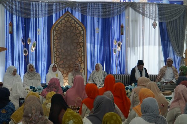 Suci Annisa Rusli Hadiri Haul 2 Ulama Besar Tanah Banjar