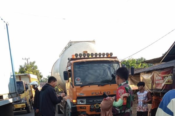 Kopda Hidayat, Babinsa Tangguh Penolong Cucu Korban Kecelakaan di Sungai Rangas