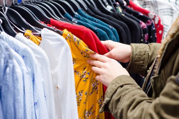 Hobi Thrifting? Hati-Hati, Ini Dampaknya untuk Kesehatan Kulit dan Tubuh