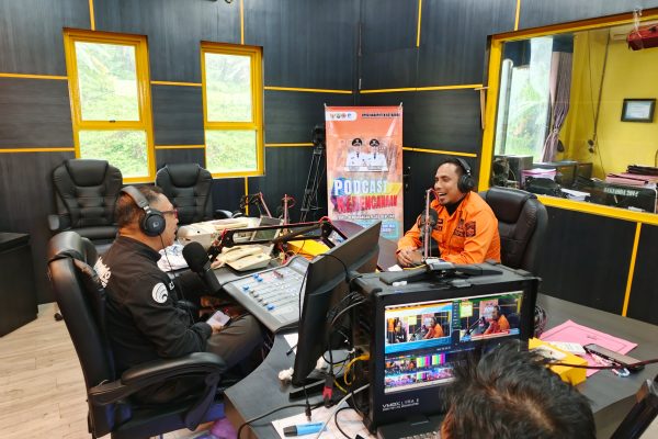BPBD Kota Baru Edukasi Masyarakat Melalui Podcast Radio Gema Saijaan