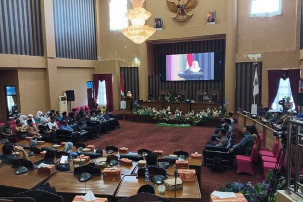 Bupati Tanah Bumbu Tanggapi Pandangan Fraksi DPRD atas Dua Raperda Strategis