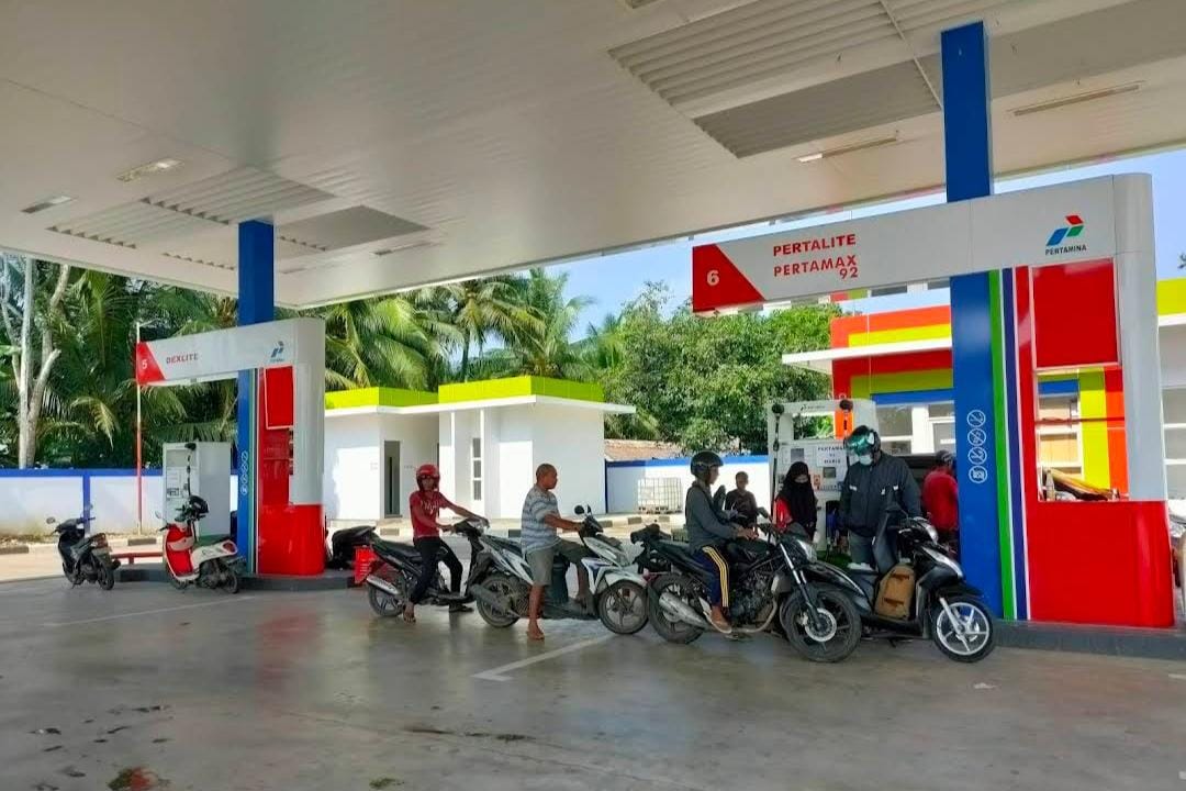 Kades dan Warga Duel Bersenjata di Depan SPBU Sungai Rangas