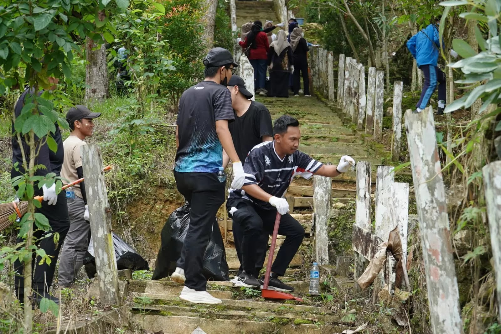 Ratikita.id Kumpulkan 411 Kg Sampah di Wisata Pagat HST