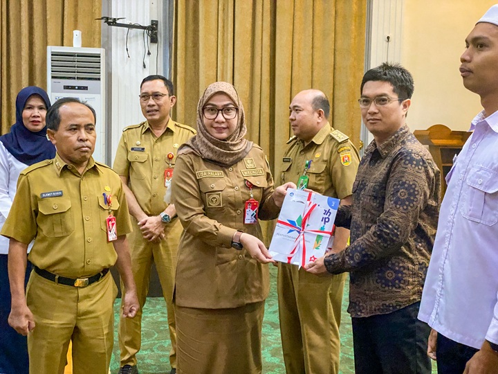 Pemkot Banjarbaru Serahkan Bantuan Buku untuk Lima Perpustakaan Saat Rakor SKPD