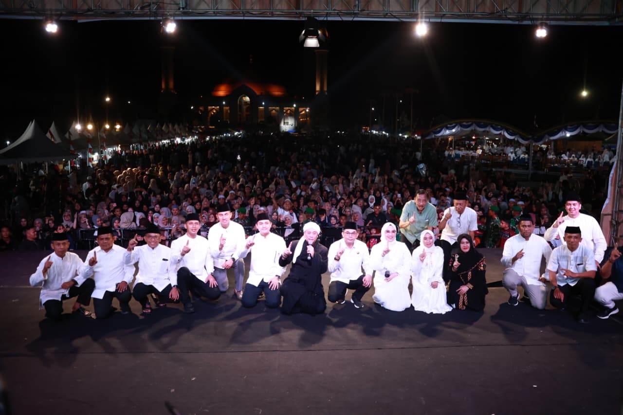 Tanah Bumbu Bershalawat: Ribuan Jamaah Padati Masjid Agung Al Falah, Opick Meriahkan Acara