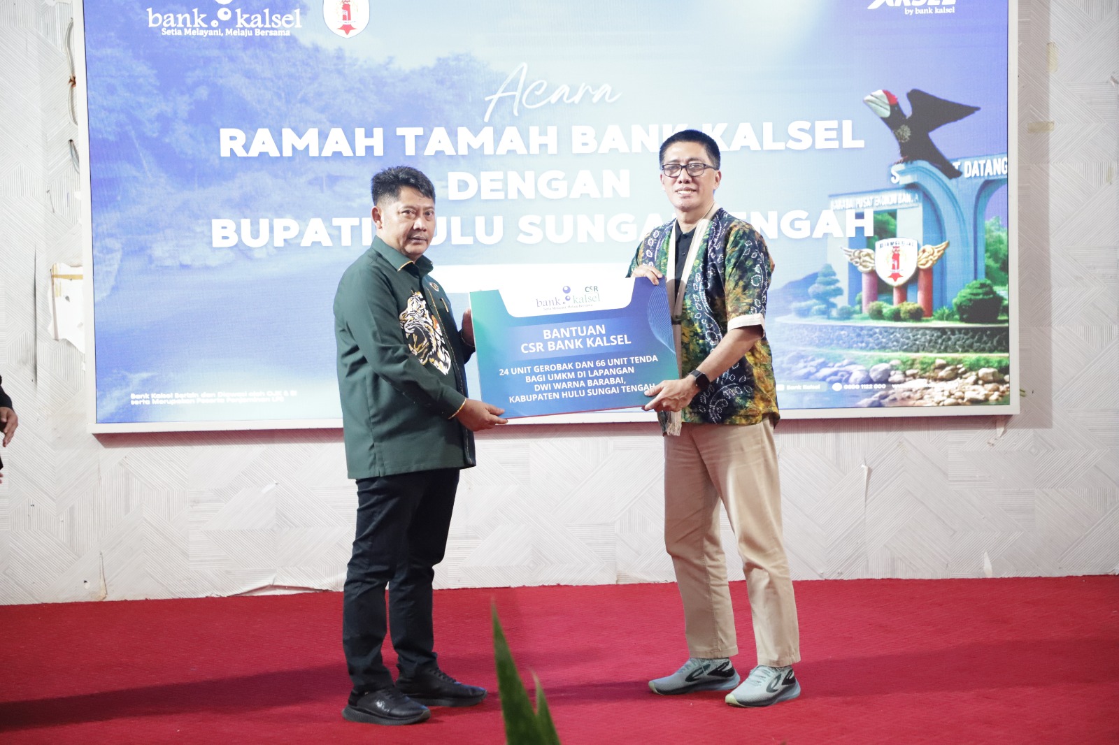 Bupati HST Terima Bantuan CSR Bank Kalsel untuk UMKM Lapangan Dwi Warna