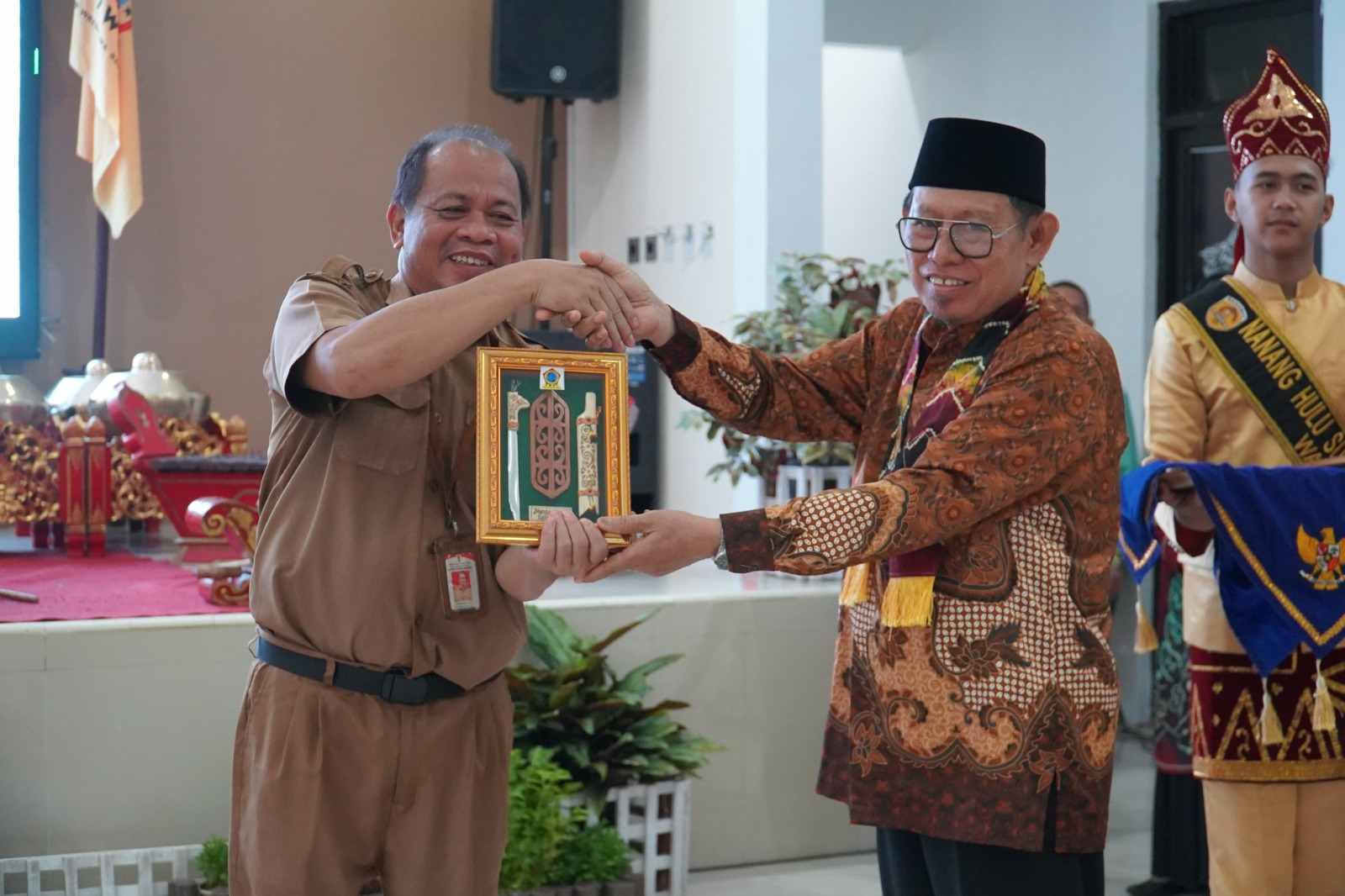 Kunjungan PWRI Kukar ke HST, Perkuat Silaturahmi dan Sinergi Purnabakti
