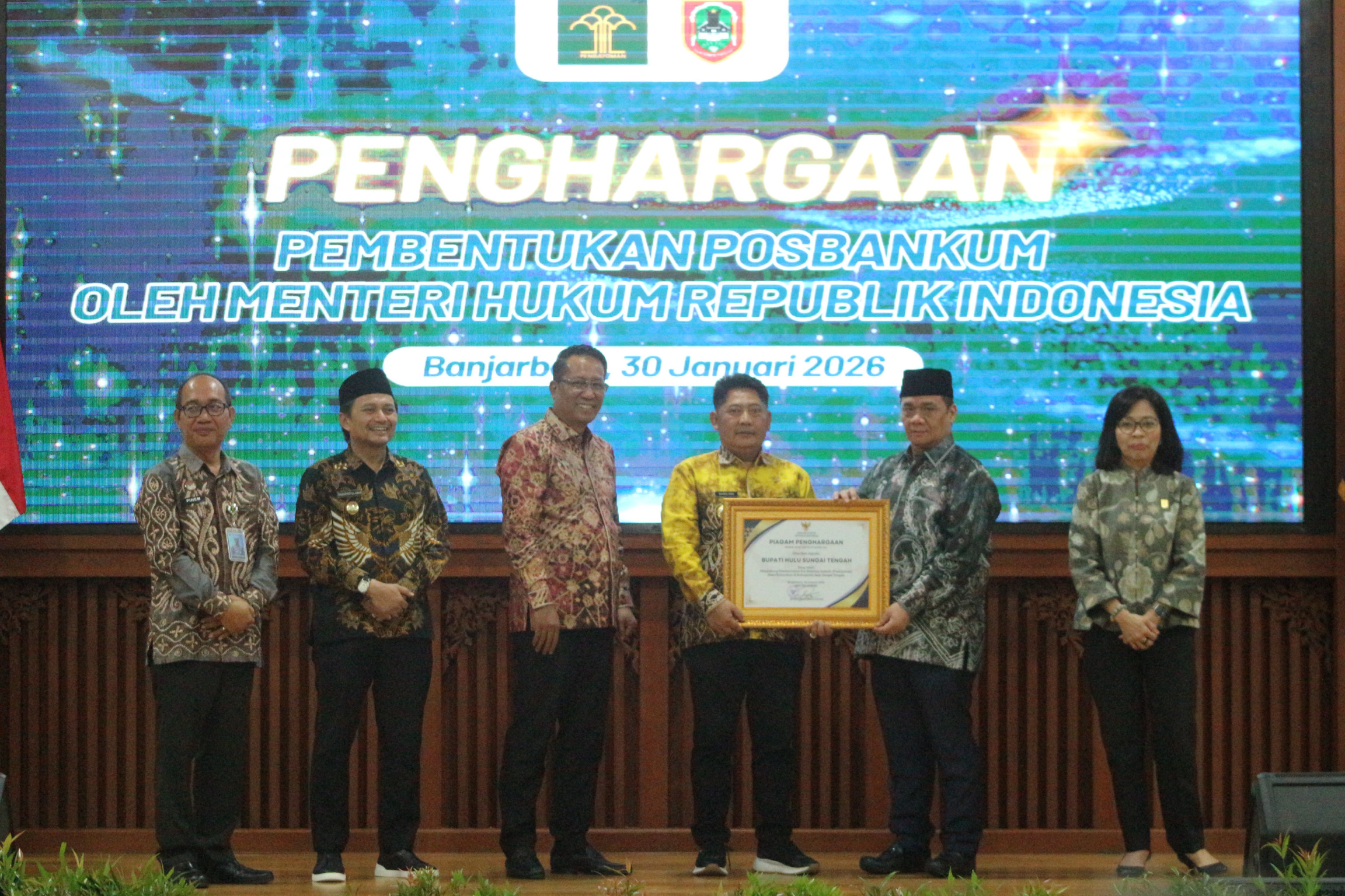 Perkuat Akses Keadilan, Bupati HST Raih Penghargaan dari Menteri Hukum