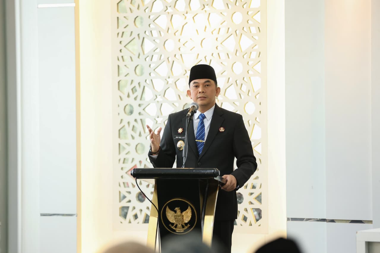 Bupati Andi Rudi Latif Lantik Pejabat Administrasi dan Pengawas, Merit System Jadi Prinsip