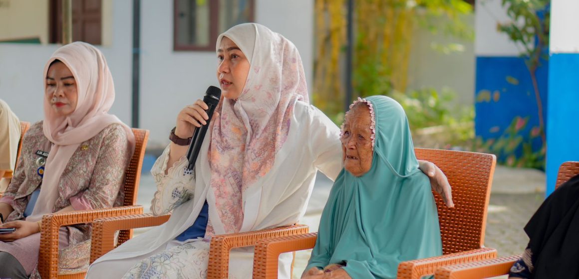 Safari Ramadan, Wali Kota Banjarbaru Sapa dan Bantu Kaum Rentan