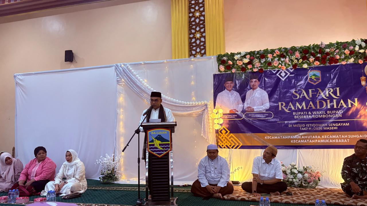 Pemkab Kotabaru Serahkan Sembako dan Bantuan Ternak di Pamukan Barat