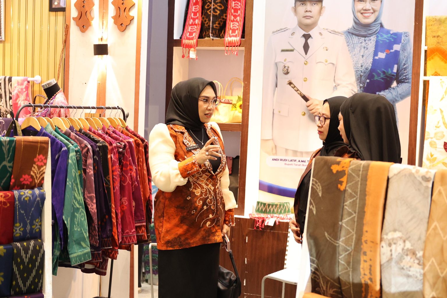 Produk Kerajinan Tanah Bumbu Bersinar di Inacraft 2026