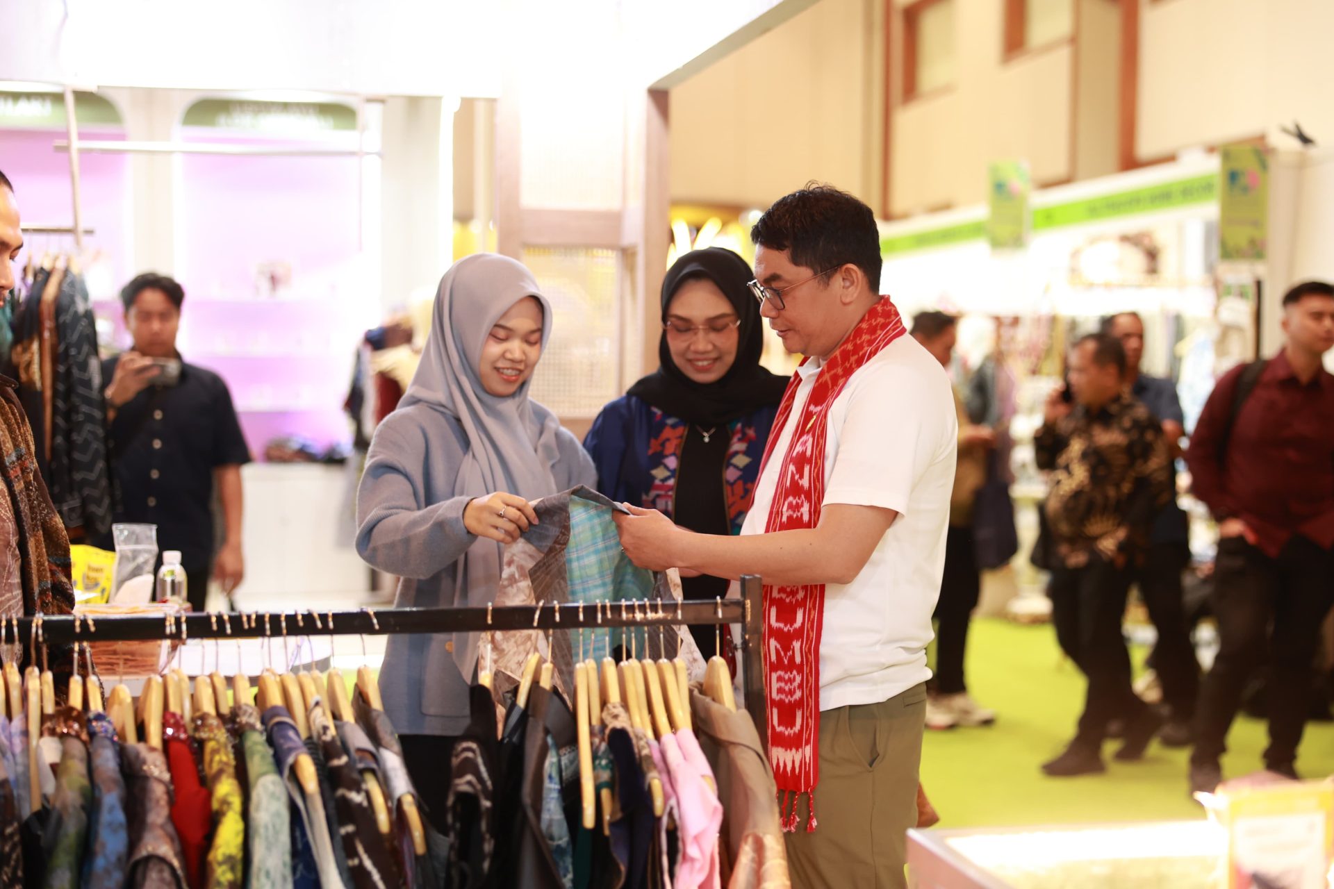 Dari Inacraft 2026, Bupati Andi Rudi Latif Perkuat Daya Saing Produk Lokal