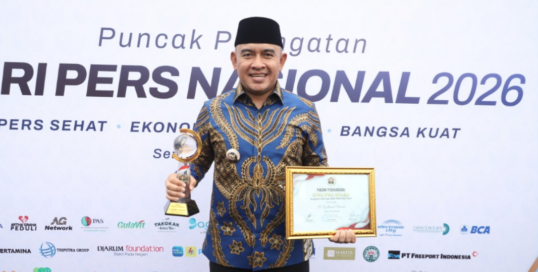 H. Rahmat Trianto Terima SIWO PWI Award, Apresiasi Peran Pers dalam Pembangunan
