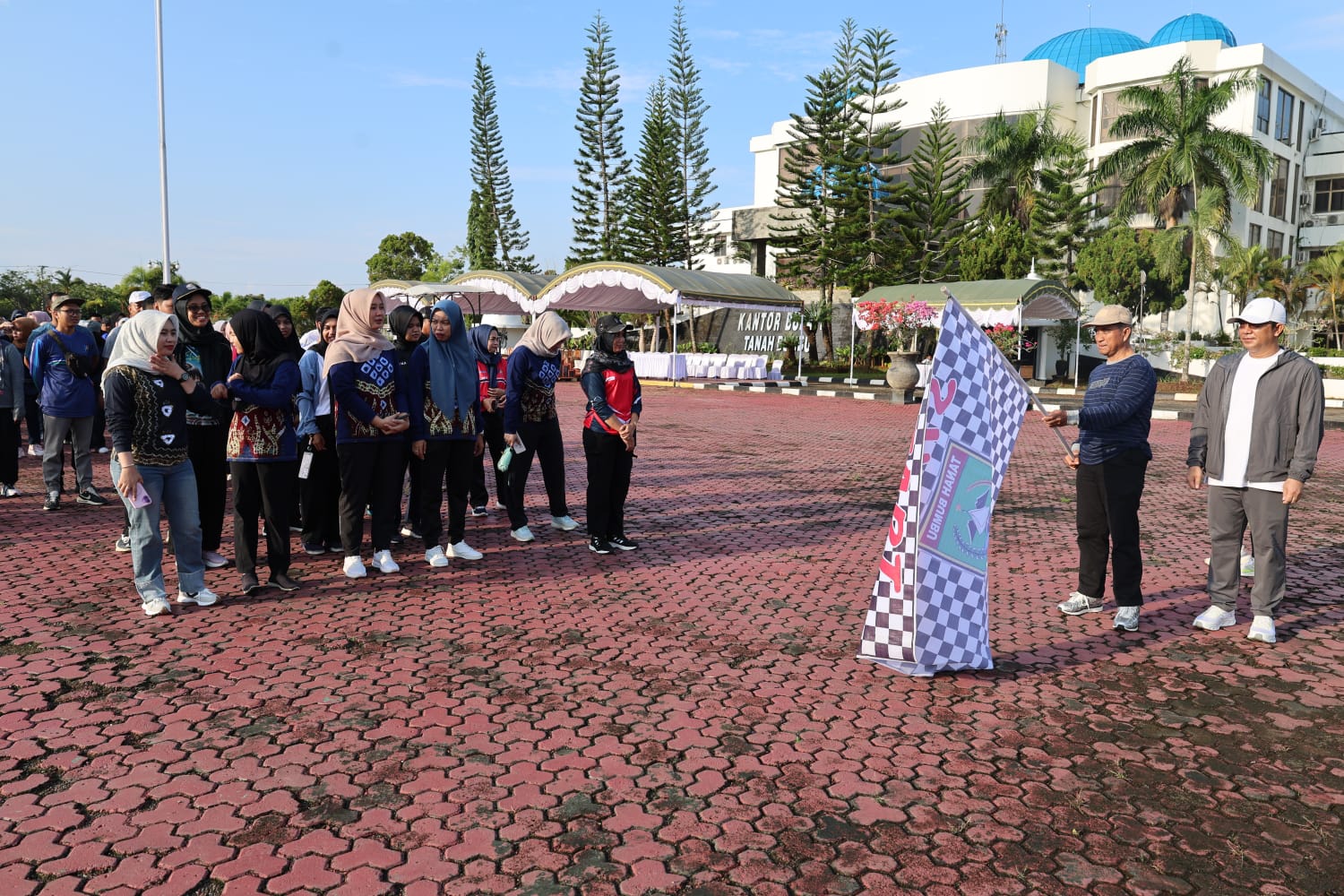 Jalan Sehat ASN Warnai Upaya Pemkab Tanah Bumbu Bangun Budaya Hidup Sehat