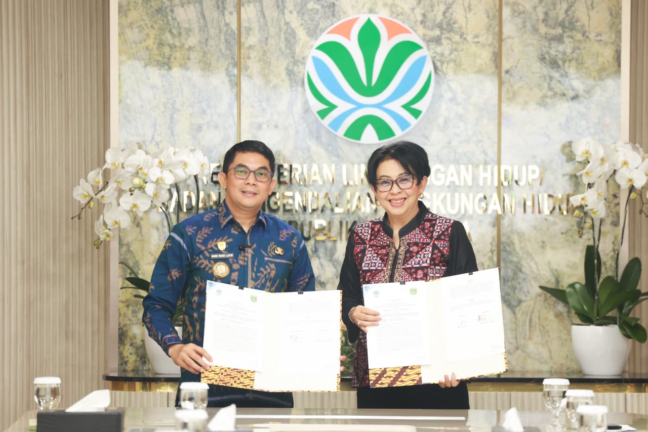 Pemkab Tanah Bumbu dan KLH Teken MoU Pengelolaan Lingkungan Hidup