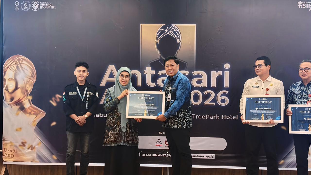 Komitmen Majukan Pendidikan, Bupati Kotabaru Sabet Antasari Award 2026