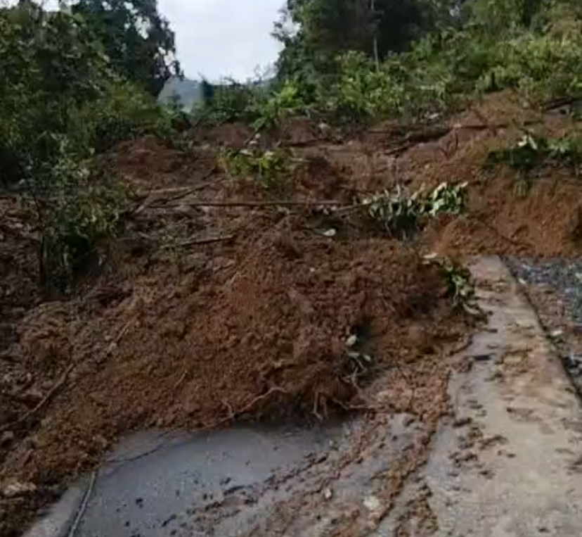 Hujan Deras Picu Longsor, Jalur Batulicin–Kandangan Terputus