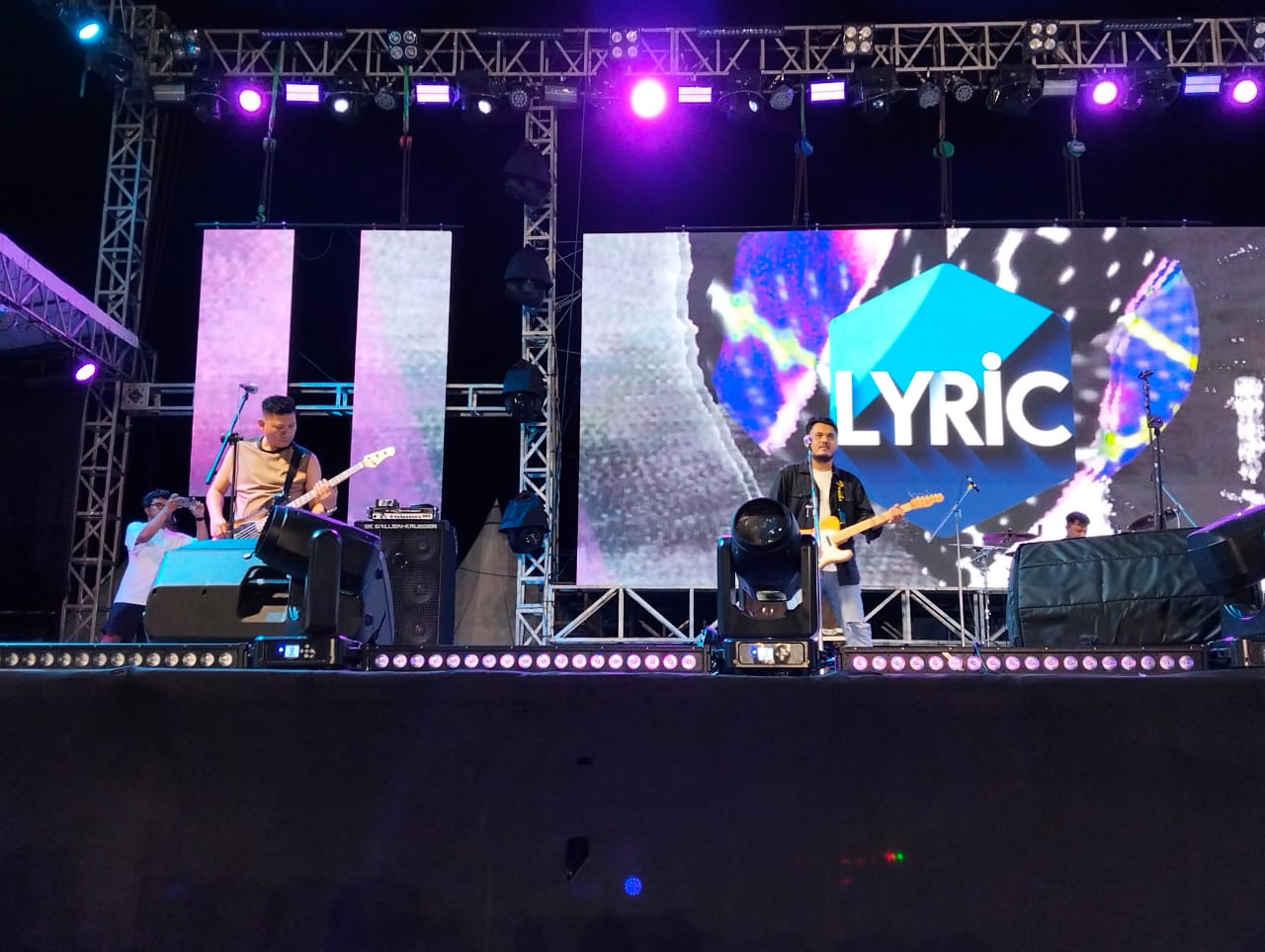 Meriah di Pagatan, Band Lyric Tampil Enerjik dan Siap Rilis Lagu Baru