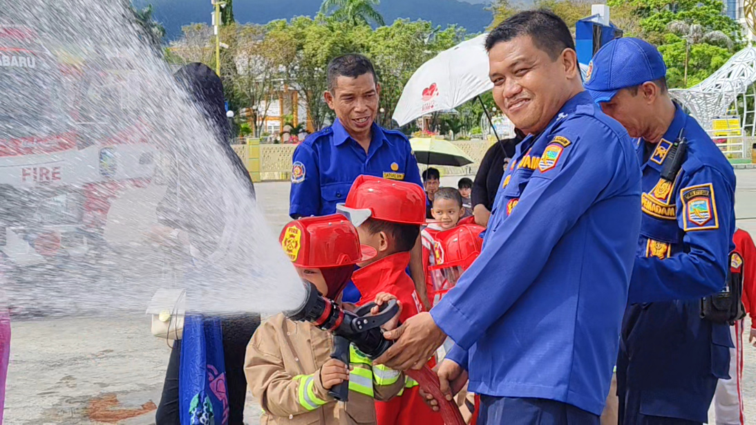 Tanamkan Kesadaran, Damkar Kotabaru Ajarkan Pencegahan Kebakaran ke Anak-anak