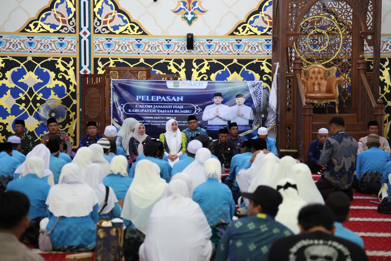 Ratusan CJH Tanah Bumbu Dilepas, Bupati Tekankan Kekompakan dan Disiplin