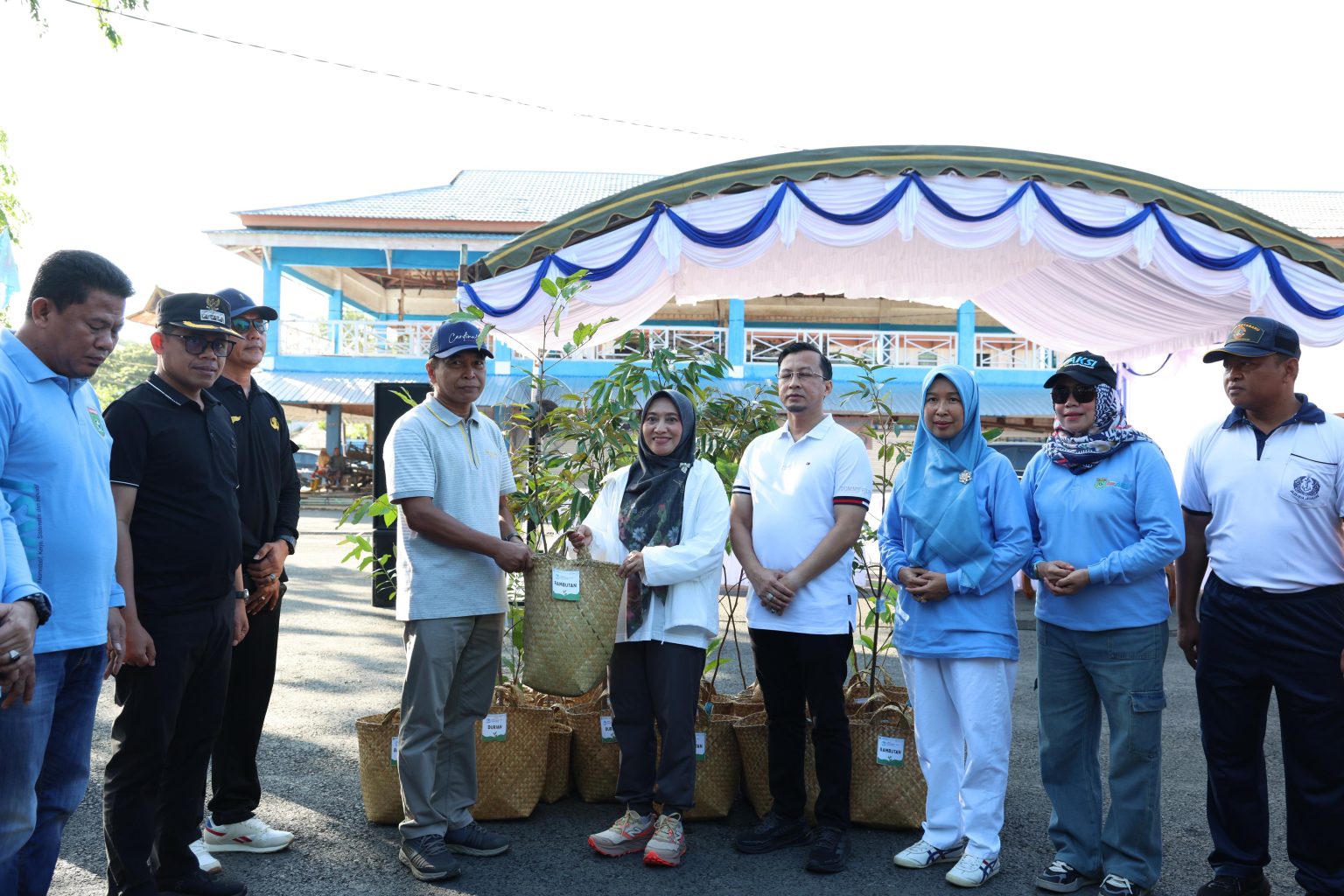 Pemkab Tanah Bumbu Distribusikan Bibit Tanaman ke Kecamatan dan Desa