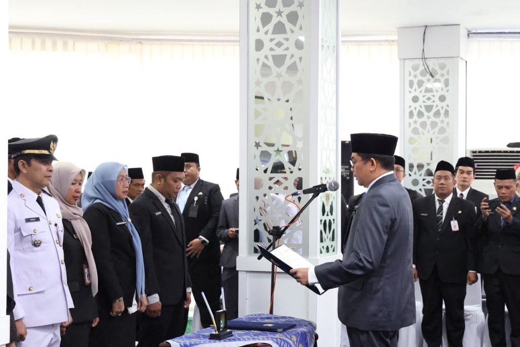 Lantik Pejabat Tepat Pukul 07.00 Wita, Bupati Tanah Bumbu Tegaskan Semangat Ber-AKSI
