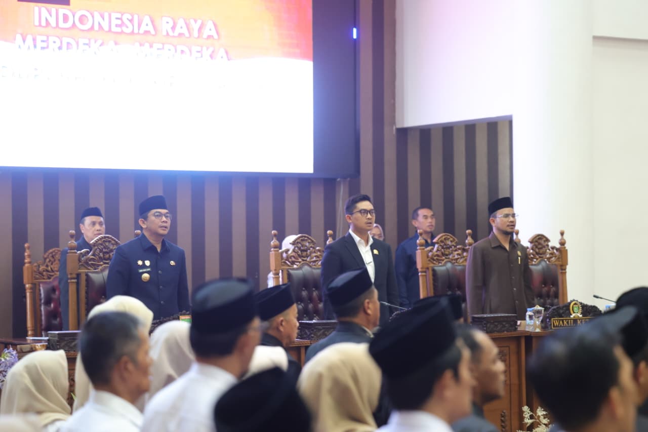 Bupati Andi Rudi Latif Hadiri Paripurna Persetujuan LPj APBD Tanah Bumbu Tahun 2025