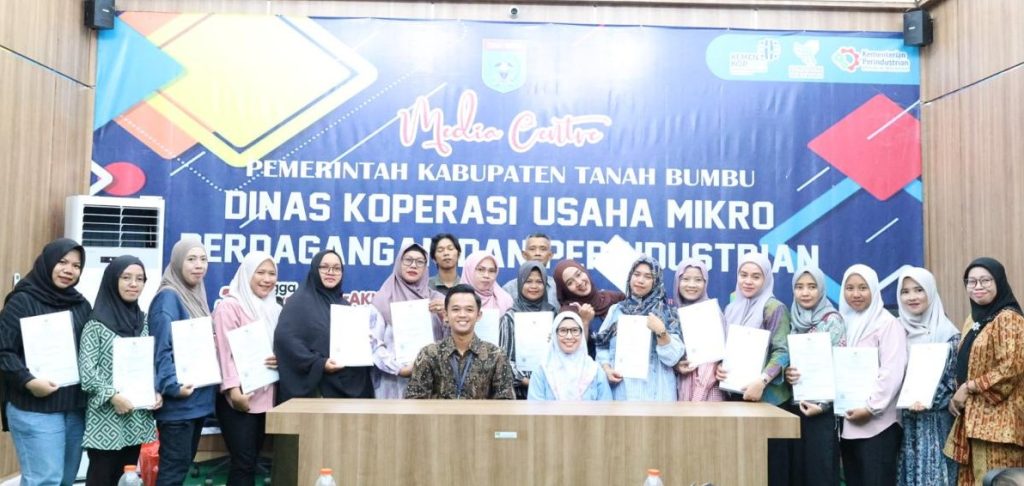 Terima Sertifikat Halal, 19 Pelaku Usaha Mikro Tanah Bumbu Siap Perluas Pasar