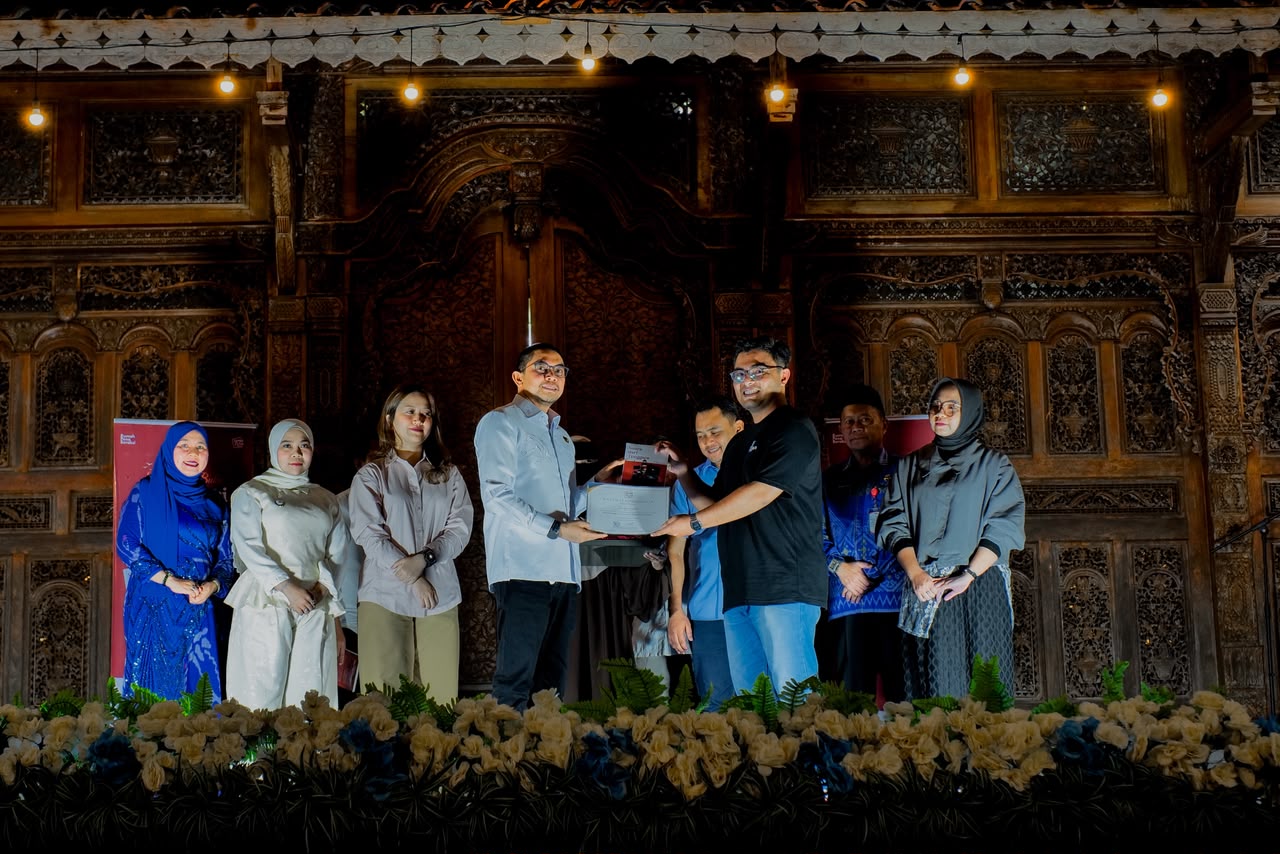 Bupati Andi Rudi Latif Launching “Suara dari Tenggara”, Apresiasi 47 Penulis Tanah Bumbu