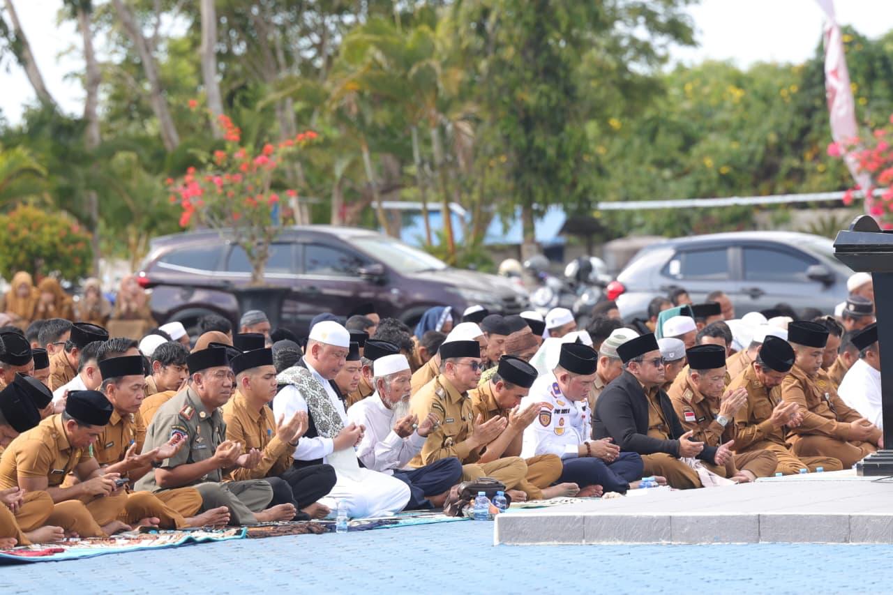 Salat Istisqa di Tanah Bumbu, Bupati Andi Rudi Latif Ajak Warga Ikhtiar dan Berdoa