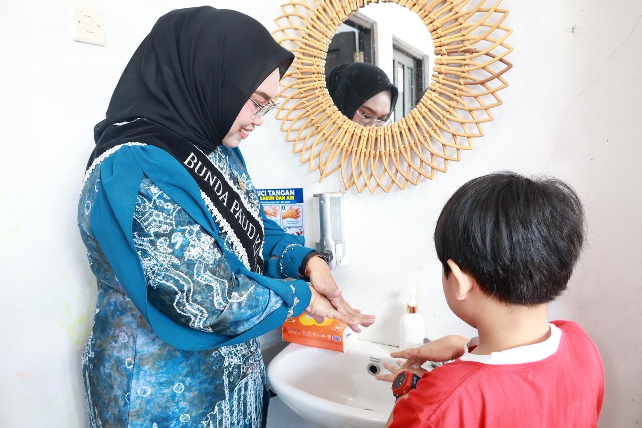 Cegah Stunting, Andi Irmayani Ajak Anak TK Kenal Sayuran dan Makanan Bergizi