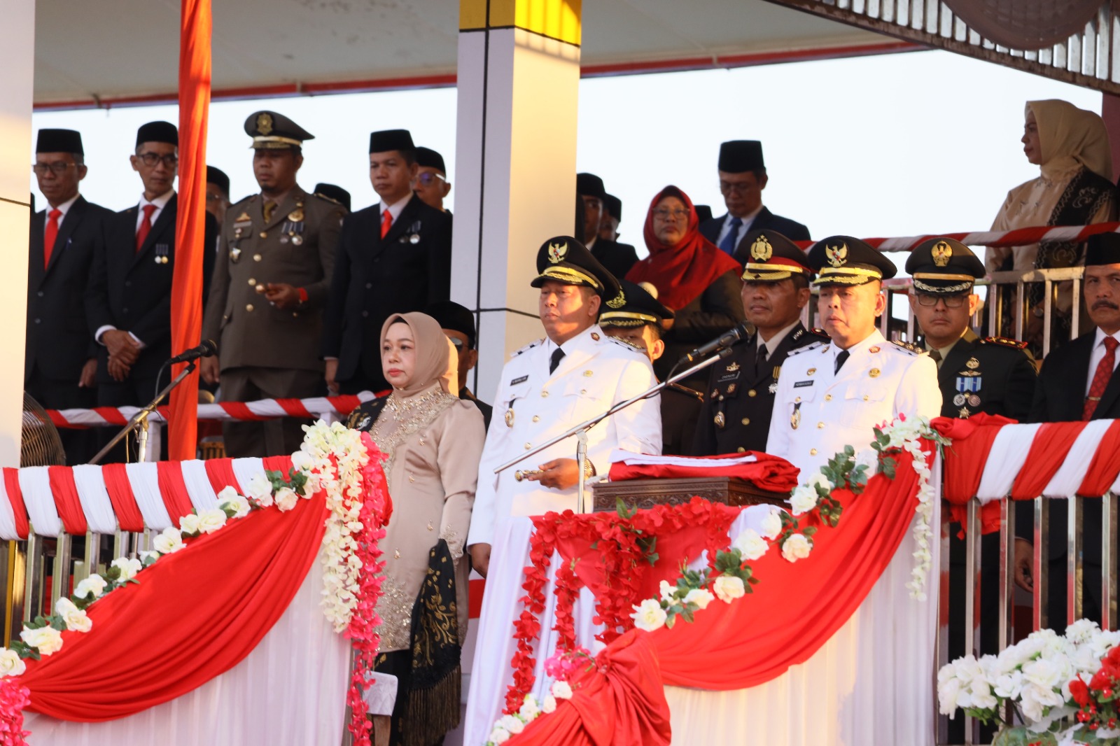 Wabup Herman Susilo Pimpin Penurunan Bendera HUT ke-81 RI di Batola