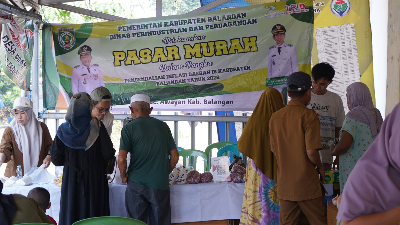 Warga Bihara Manfaatkan Pasar Murah dan Layanan Administrasi Kependudukan