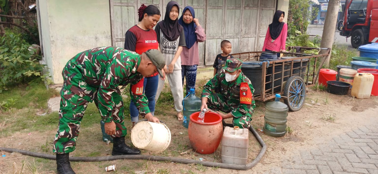 Kekurangan Pasokan Air, Kodim 1002/HST Suplai Air Bersih ke Desa Jamil