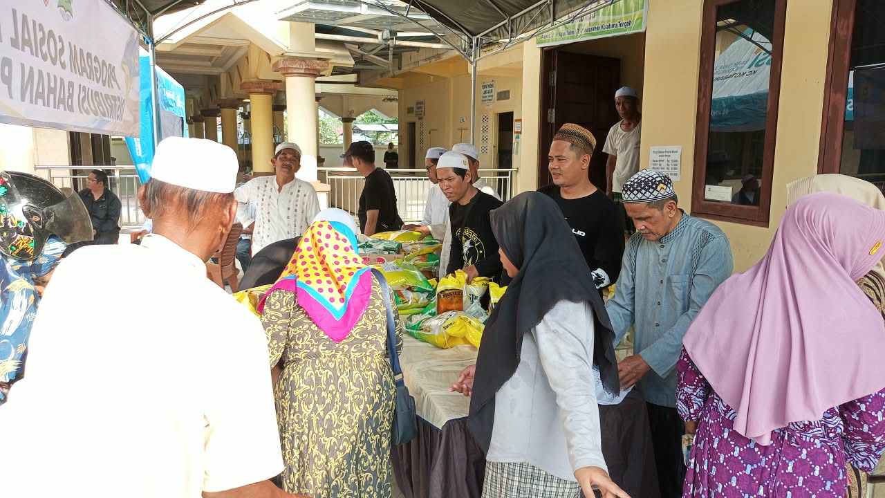 Dari Jamaah untuk Jamaah, Masjid Jami Baitul Abror Rutin Gelar Program Bahan Pokok Murah