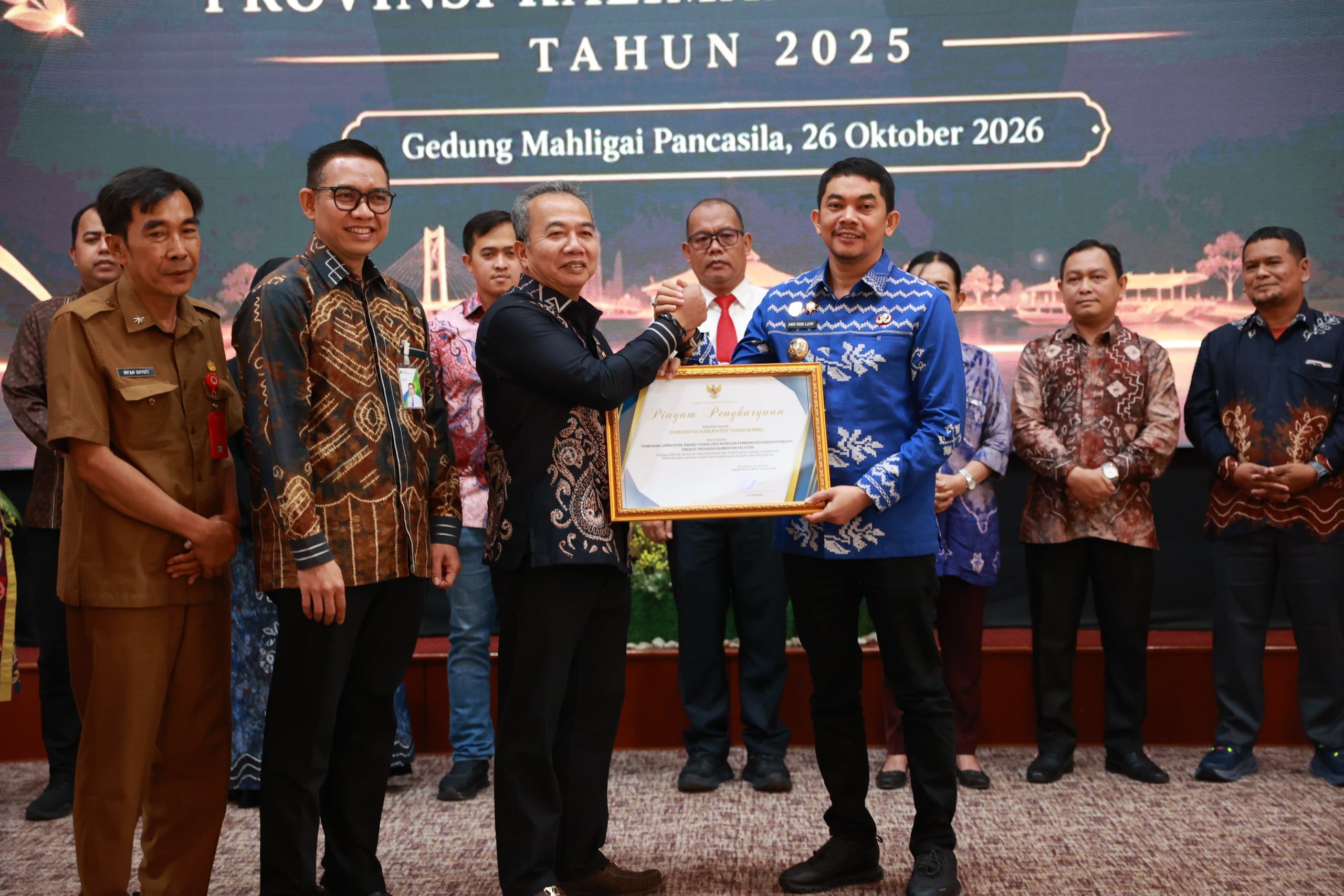 Komitmen Lindungi Pekerja, Tanah Bumbu Raih Penghargaan Jamsostek Award 2025
